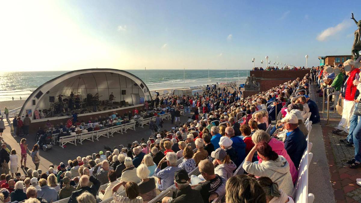 Memories in Musikmuschel mit den Super-Oldies in Musikmuschel, Promenade, 25980 Sylt, Westerland