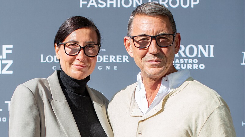 Zu Gast bei der AW Fashion Show in Keitum: Unternehmer Michael Gleissner mit seiner Partnerin genoss den Modeabend im Weidemannweg.