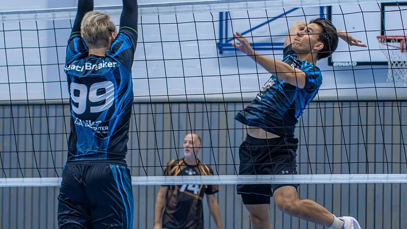 Volle Konzentration am Netz: Die neuen Beach Breakers bereiten sich intensiv auf ihre erste Saison vor, die im September 2026 beginnt.