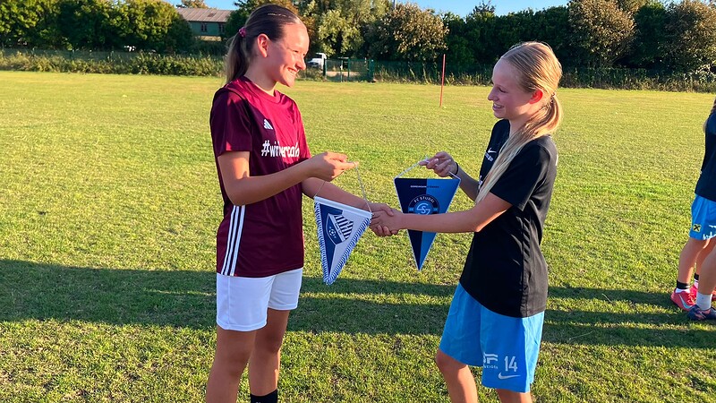 Die Mädchenauswahl von Team Sylt empfing am 24. August 2026 die U15 des FC Stubai aus Österreich in Tinnum. Die Gäste gewannen das Trainingsspiel mit 3:1.