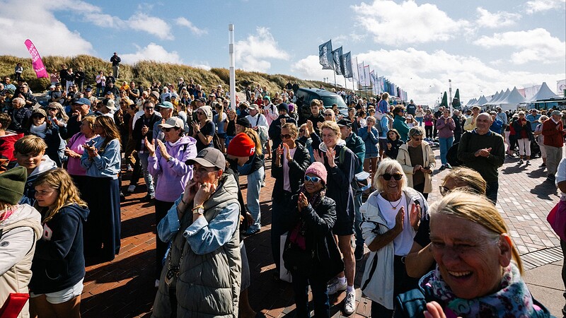 Sechs Tage Kitesurf-Weltklasse vor Westerland: Mehr als 100.000 Besucherinnen und Besucher verfolgten nach Angaben des Veranstalters den World Cup und das Rahmenprogramm entlang der Promenade.