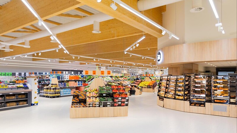 So sieht Lidl seine neue Filialgeneration: Barrierefreies Einkaufen, niedrigere und angepasste Regalhöhen sowie mehr Bewegungsfreiheit sollen den Einkauf komfortabler und zeitgemäßer machen.