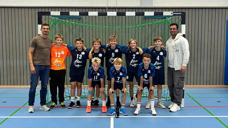 Ein Team wächst zusammen: Die neu formierte D-Jugend des TSV Westerland zeigte gegen den TSV Mildstedt II viele gute Ansätze. Trotz der 19:24-Niederlage war deutlich zu sehen, wie die Mannschaft von Spiel zu Spiel mehr Sicherheit und Zusammenhalt entwickelt.