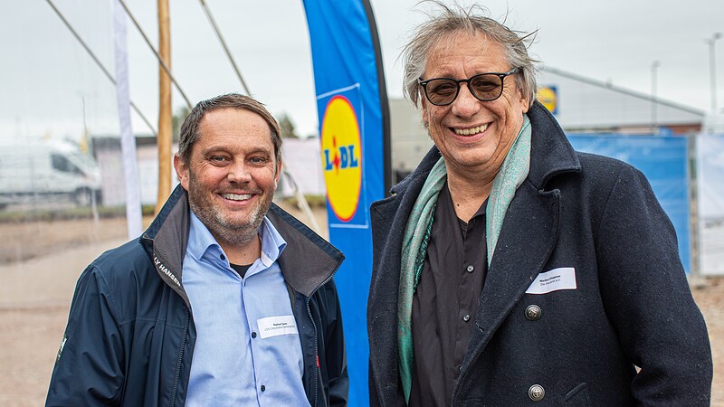 Raphael Ipsen (links) und Markus Gieppner setzen sich seit Jahren für die Entwicklung Tinnums ein. Als damaliger Ortsbeiratsvorsitzender und sein Stellvertreter begleiteten sie auch die Planungen für „Nii Kiarwai“ und arbeiteten gemeinsam mit Lidl, Politik und Verwaltung daran, das Bauprojekt für Tinnum zu realisieren.