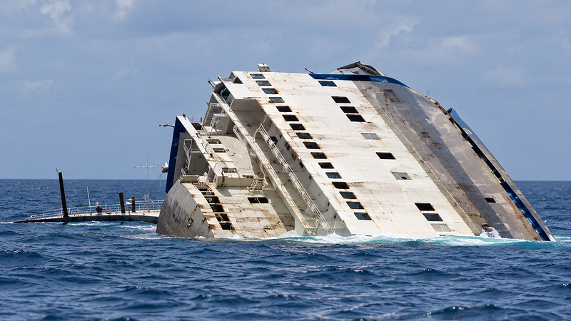 Letzte Reise einer ehemaligen Sylt-Fähre: Am 6. Oktober 2026 wurde die „Westerland“ vor den Fidschi-Inseln aufs offene Meer geschleppt und kontrolliert versenkt. Mehr als 55 Jahre nach ihrem Stapellauf fand das einst zwischen List und Rømø eingesetzte Schiff damit sein endgültiges Ende.
